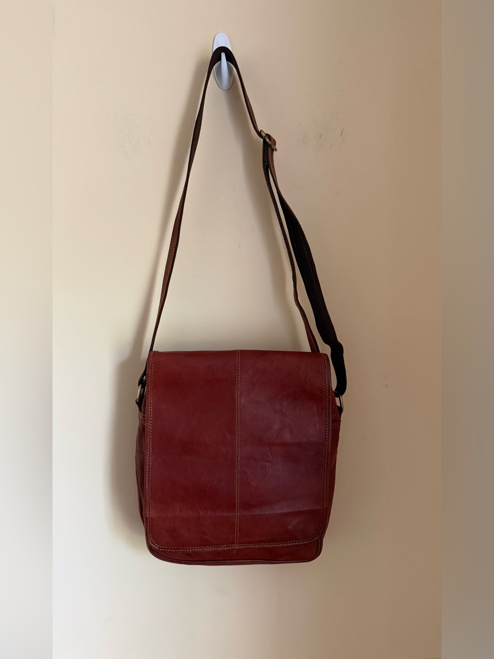 Urban Leather 12” Vertical Messenger Bag Cognac